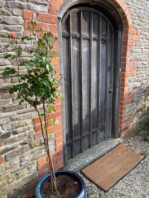 Winforton Stylish 2-Bed Cottage With Secure Parking מראה חיצוני תמונה