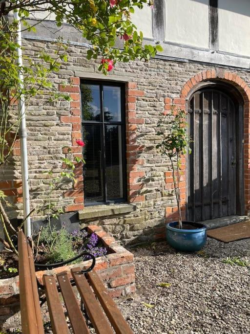 Winforton Stylish 2-Bed Cottage With Secure Parking מראה חיצוני תמונה