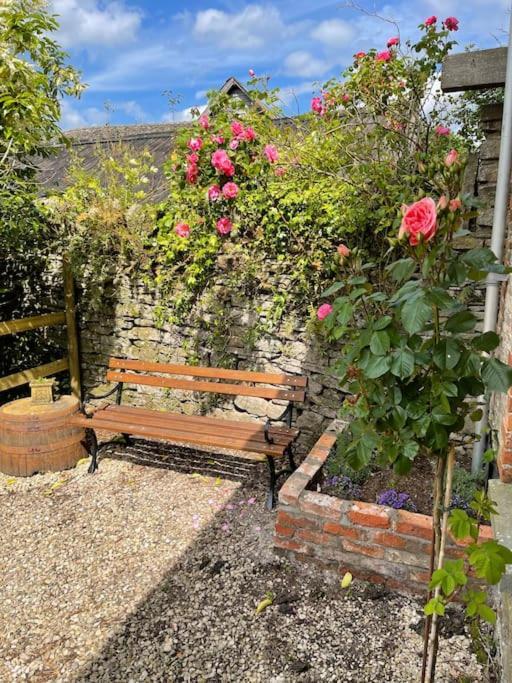 Winforton Stylish 2-Bed Cottage With Secure Parking מראה חיצוני תמונה