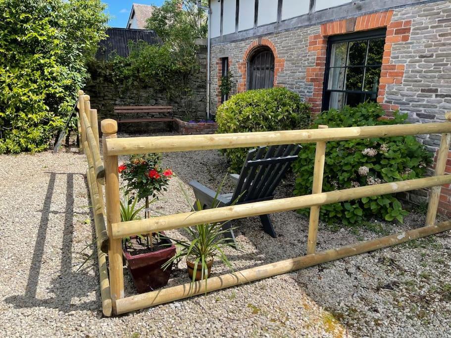 Winforton Stylish 2-Bed Cottage With Secure Parking מראה חיצוני תמונה