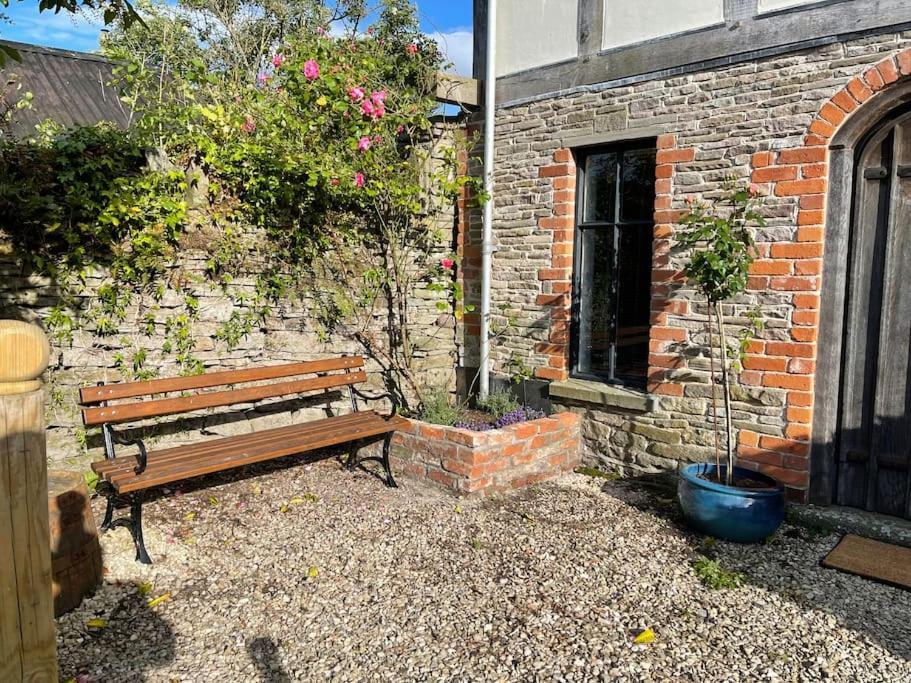 Winforton Stylish 2-Bed Cottage With Secure Parking מראה חיצוני תמונה